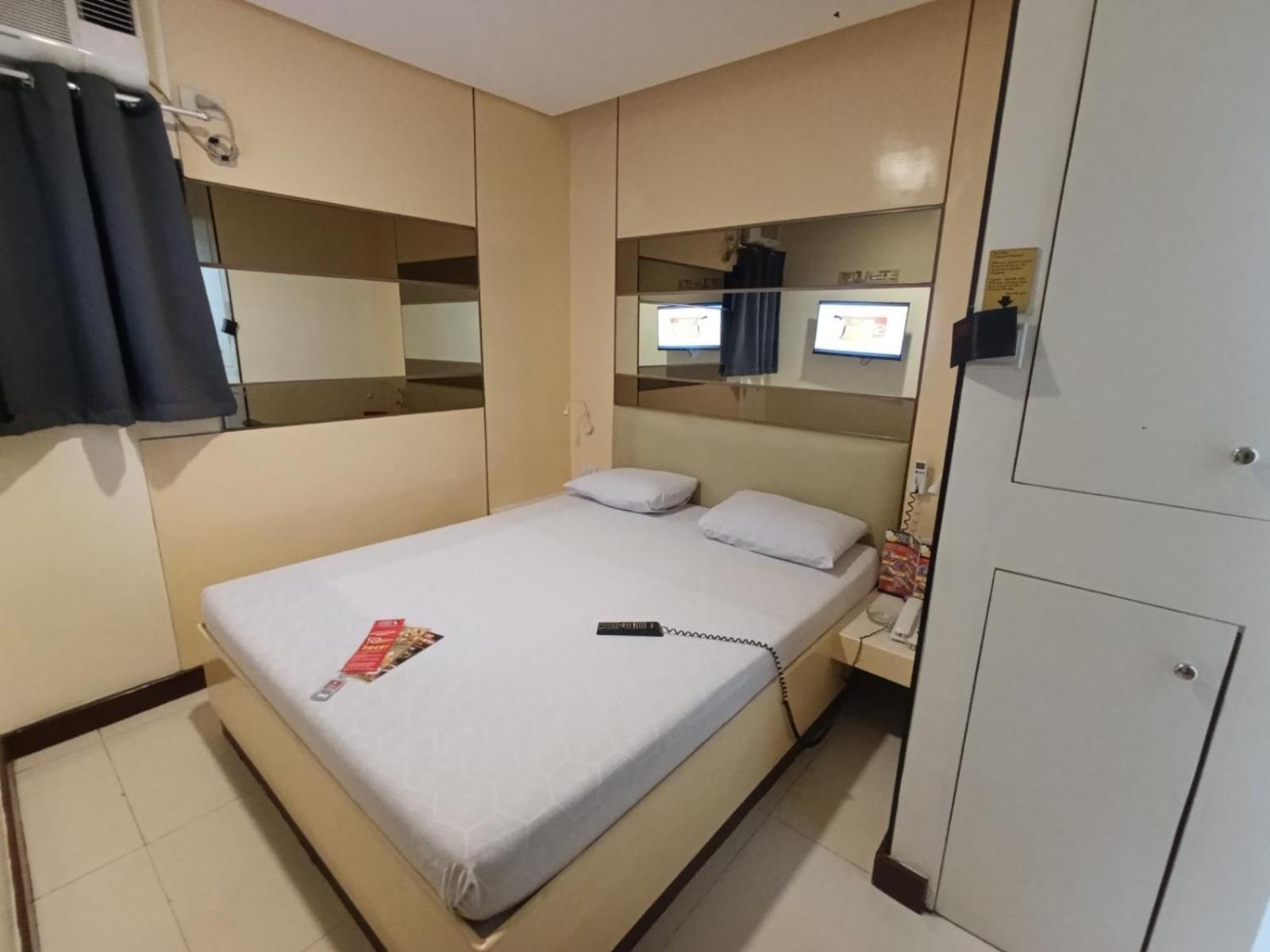 Hotel Sogo Malate Манила Екстериор снимка
