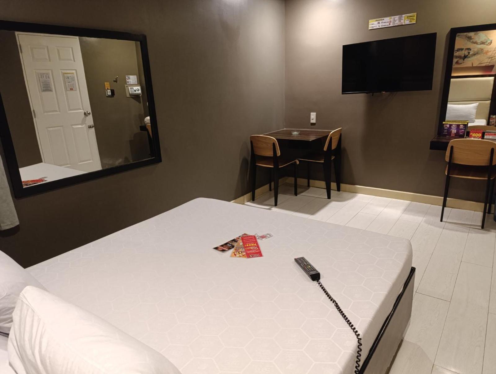 Hotel Sogo Malate Манила Екстериор снимка