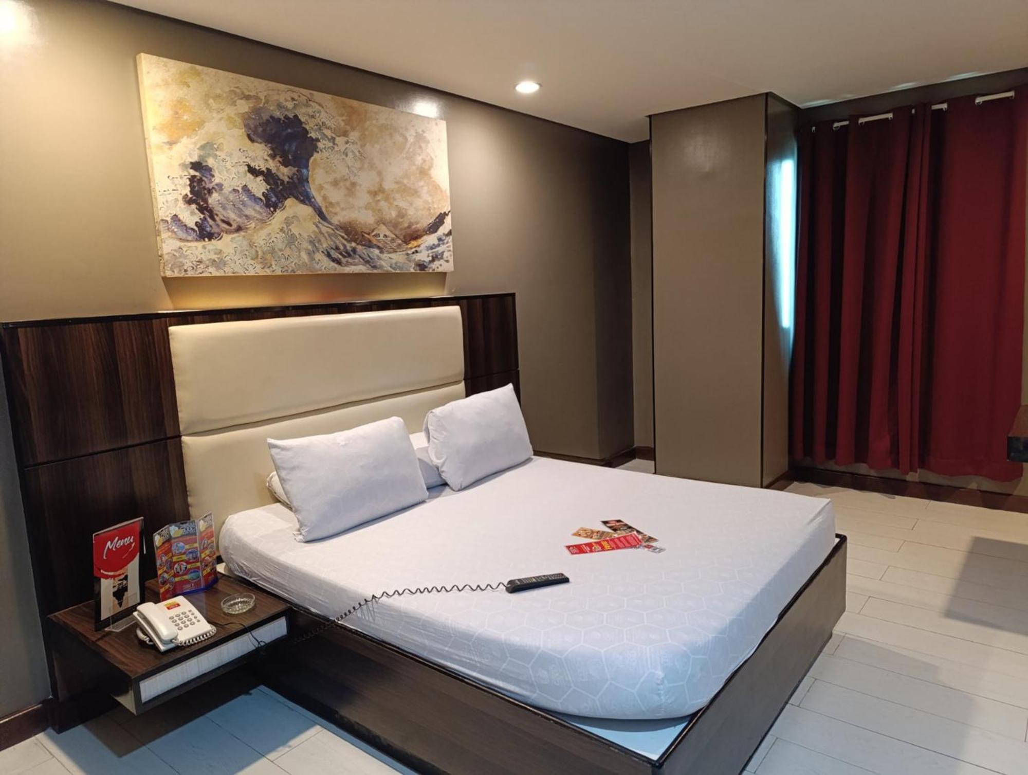 Hotel Sogo Malate Манила Екстериор снимка