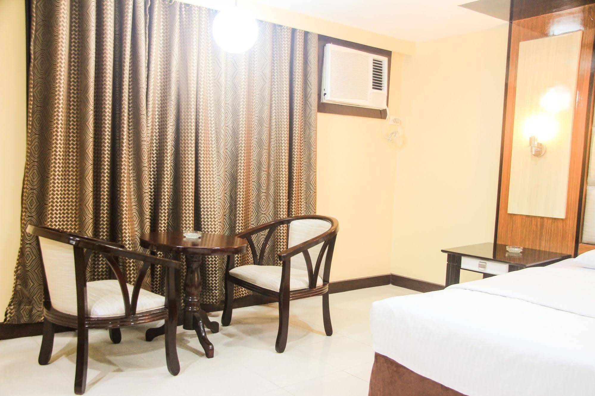 Hotel Sogo Malate Манила Екстериор снимка