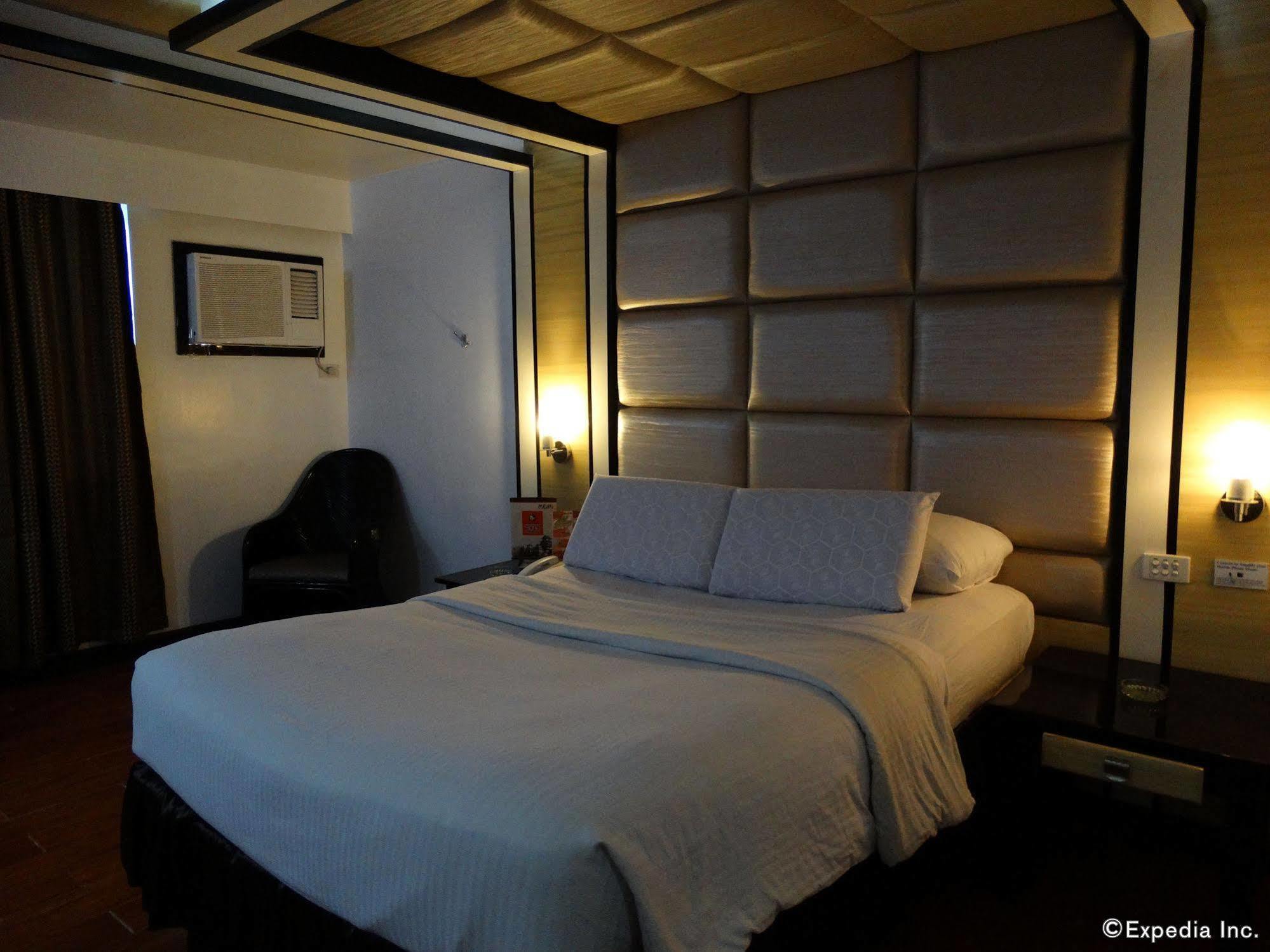 Hotel Sogo Malate Манила Екстериор снимка