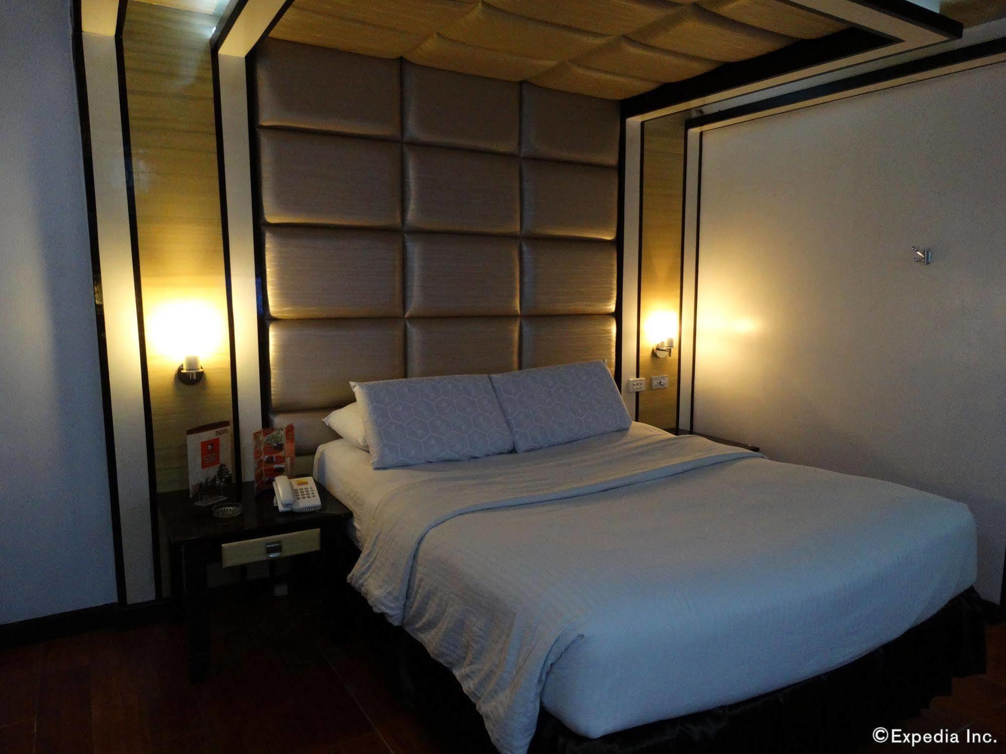 Hotel Sogo Malate Манила Екстериор снимка